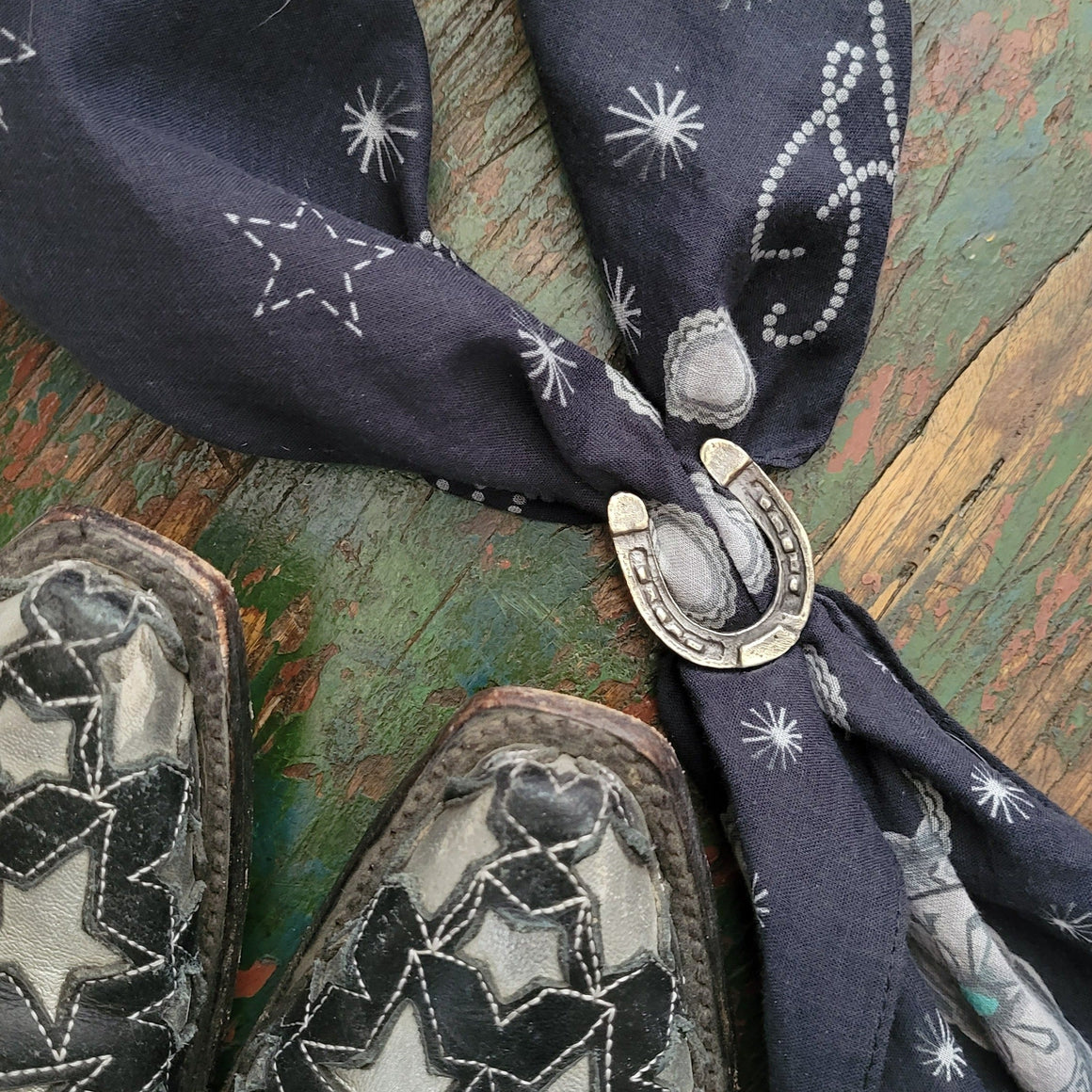 ACCESSORIES & JEWELRY