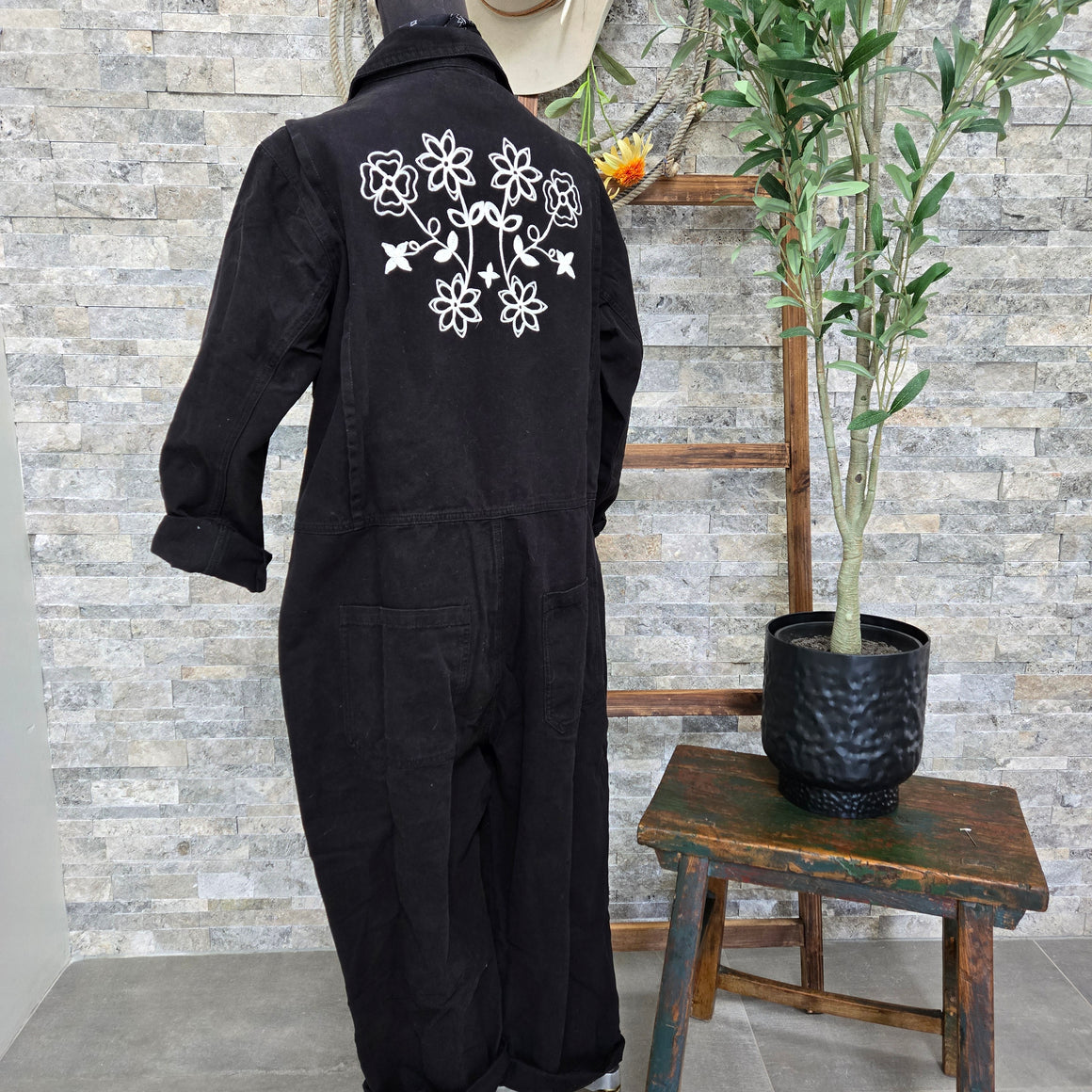 Coverall- Chainstitched Black Field Bloom (sz.L)